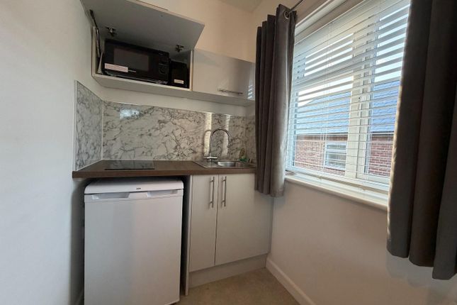 Room 11, 348 Winchester Road, Southampton photo 4