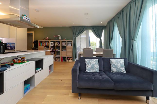 9 Foster House, Hornchurch Road, Uxbridge photo 2
