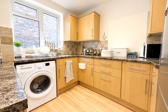3 Ravensbury Court,, Ringstead Road, Sutton photo 2