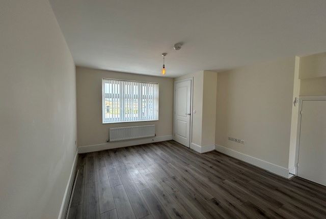 2, Ellesmere Port photo 2