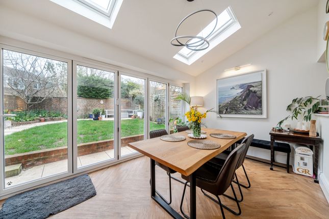 38, Upper Heyshott, Petersfield photo 2