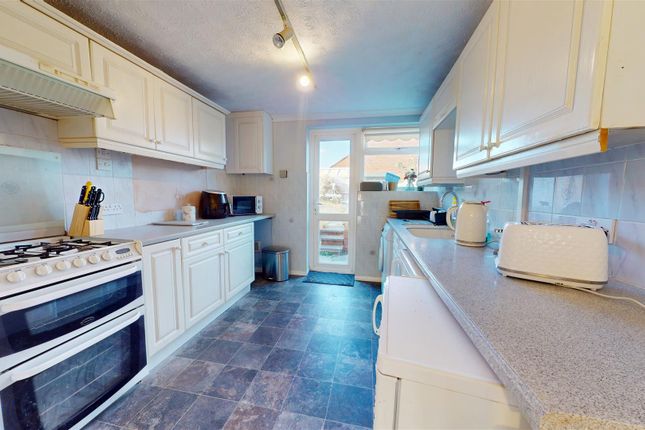 7, Dorchester Avenue, Milton Keynes photo 5
