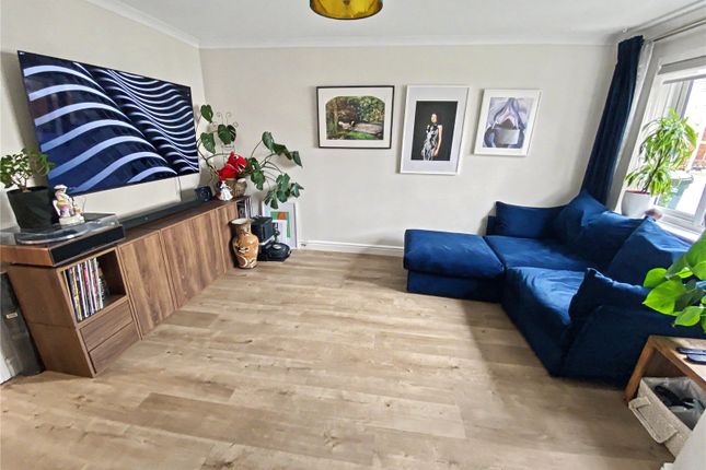 10, Bullfinch Close, Devon photo 3