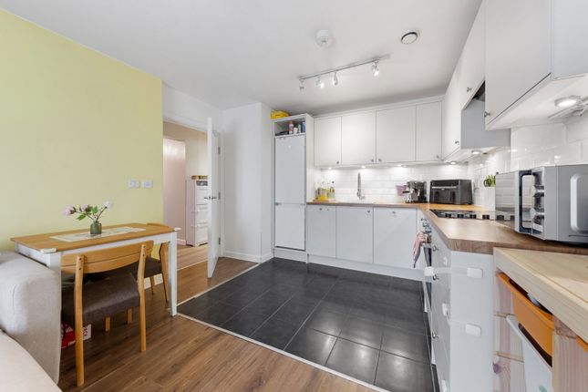 20 Shetland House, Clydesdale Way, London photo 4