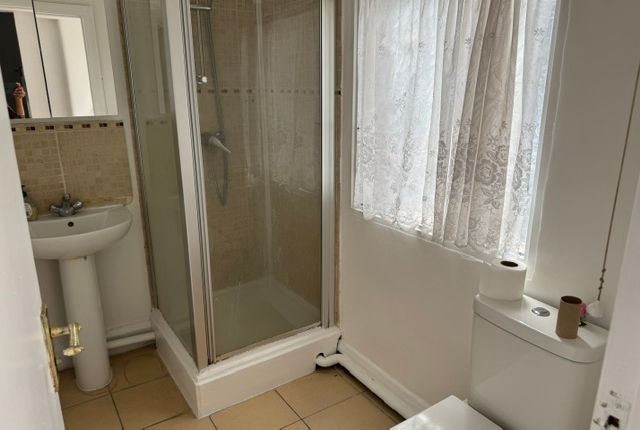 1st Floor Flat, 43a, King Street, Southall photo 2