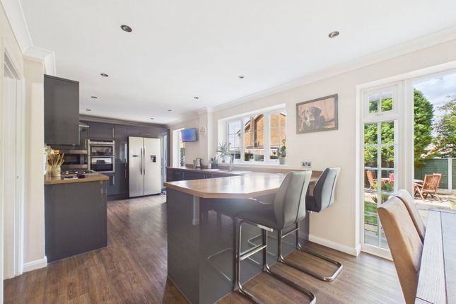 7, Rook Way, Horsham photo 3