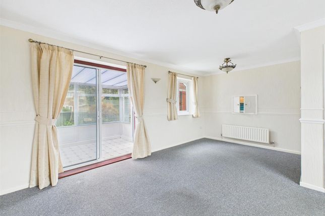 20 Leighton Drive, Lancaster photo 2