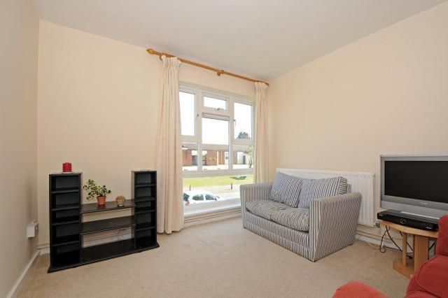 Flat to rent in Linchfield, High Wycombe
