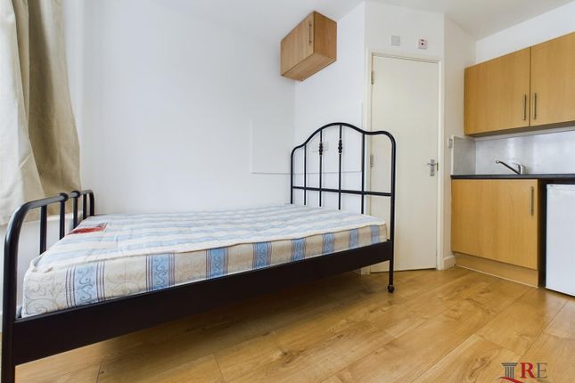 Room A, 111, Cotswold Gardens, London photo 3