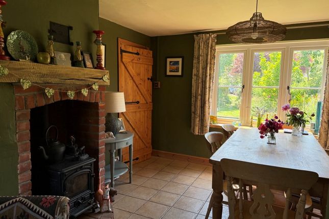 1 Headlands, Church Street, Salisbury photo 2