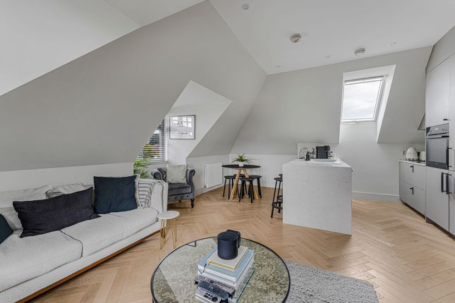 Flat 8, Weston Court, Thames Ditton photo 3