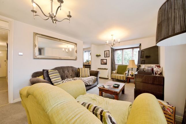 26, Woodridge Close, Enfield photo 3