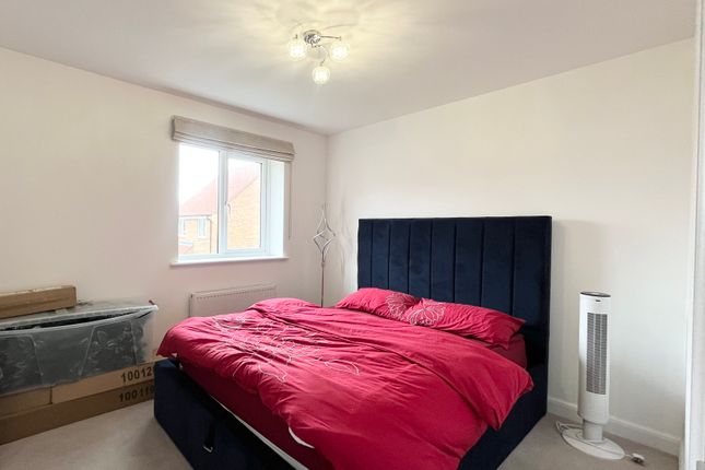 Detached house to rent in GU12