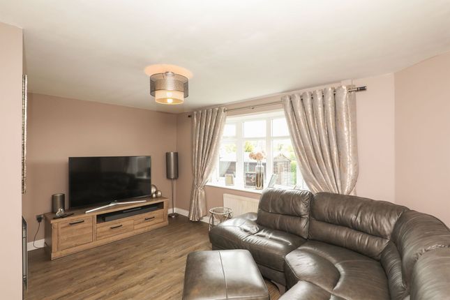 10 Houldsworth Drive, Chesterfield photo 3