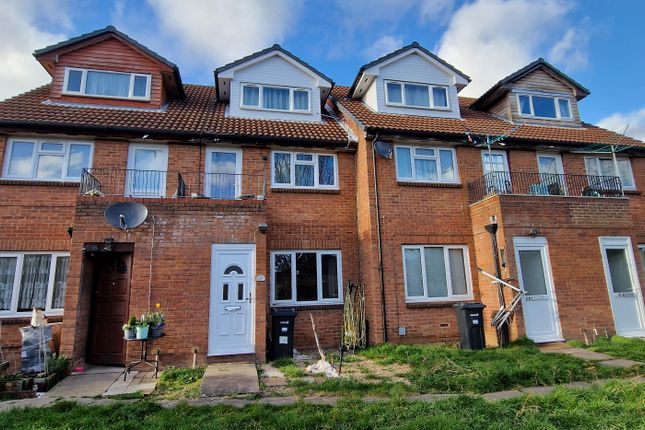 Thumbnail Flat to rent in Pedley Road, Barking And Dagenham