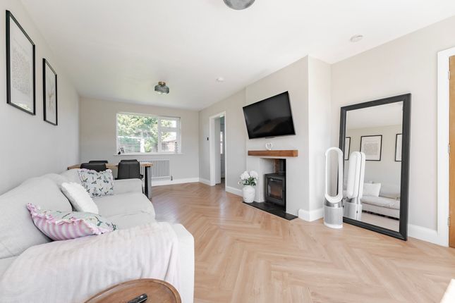 49 Arlington Gardens, Attleborough photo 3