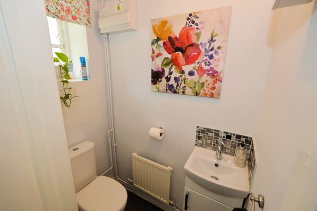 19 Kemp Court, Bagshot photo 3