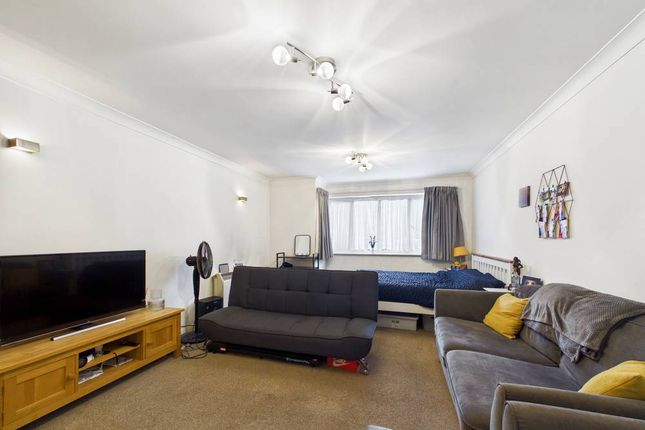 21 St. Martins Court,, Bugsby Way, Ipswich photo 3
