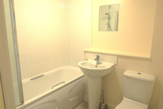 Flat to rent in Ordinance Way, Repton Park, Ashford