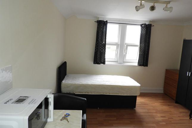 flat 3, 27 -28, Devizes Road, Swindon photo 3