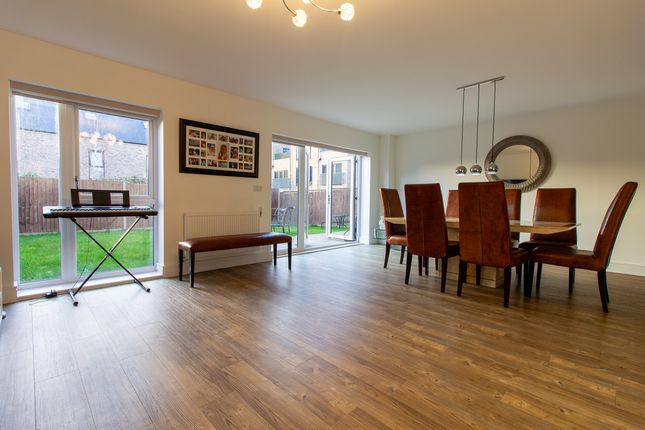 2, Fitch Close, Chelmsford photo 5