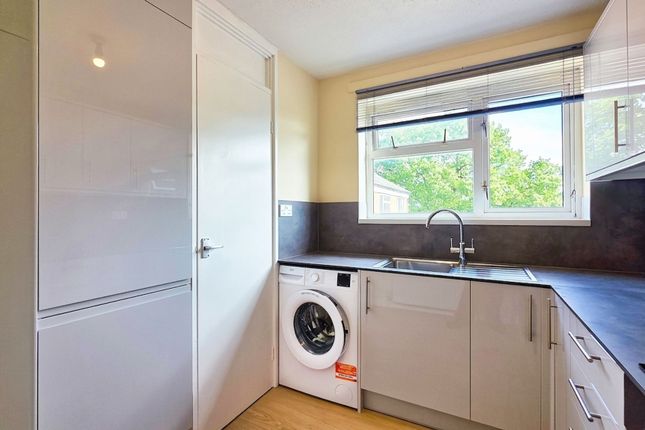 32 Oakamoor Close, Chesterfield photo 3