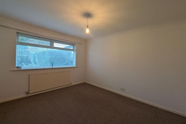 8, Carleton Drive, Darlington photo 5
