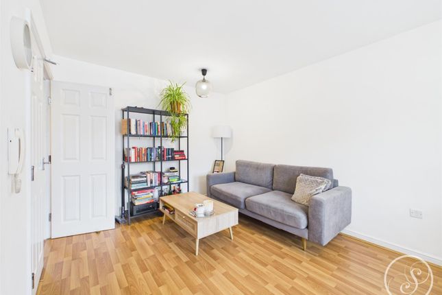 24, Whitehall Drive, Leeds photo 2