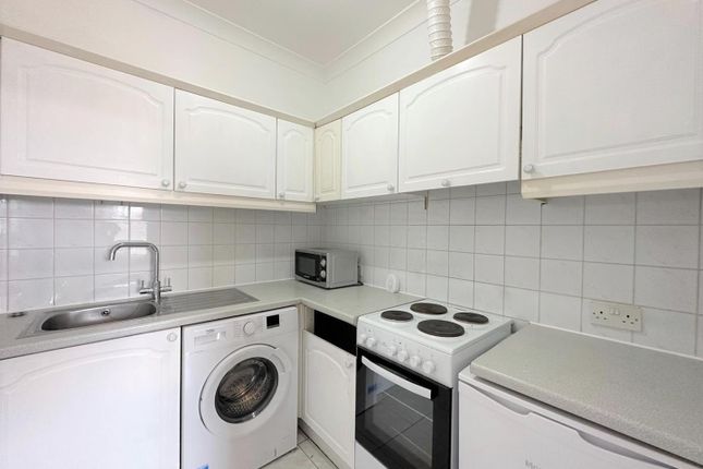 Flat 3, 128, Heath Road, Twickenham photo 3