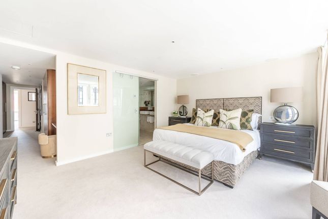 Flat to rent in Young Street, Kensington, London