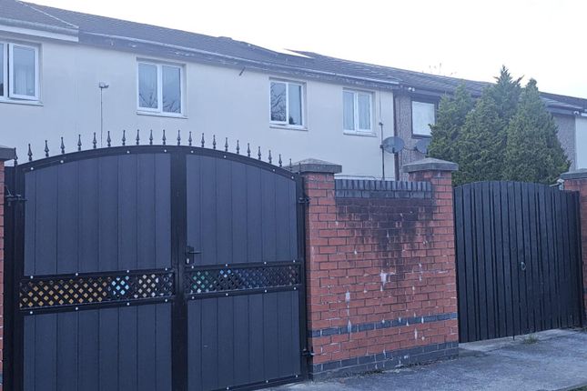 18, Turnberry Walk, Manchester photo 2