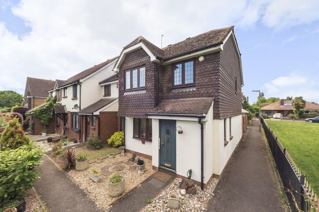 4 bed end terrace house for sale in Clerics Walk, Shepperton, Surrey TW17