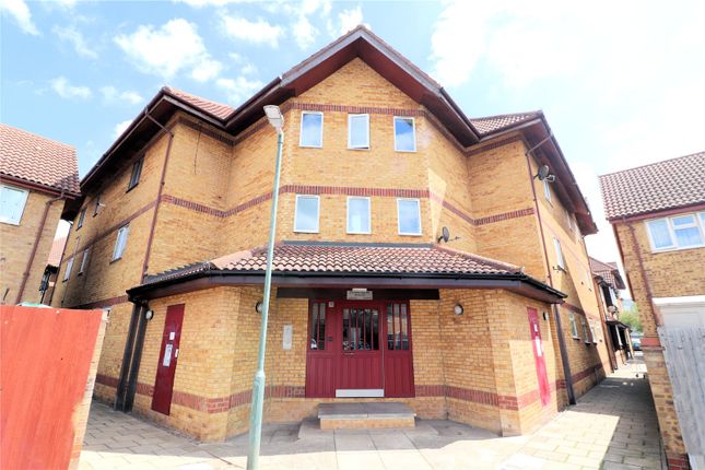 Flat for sale in Columbus Square, Slade Green, Kent