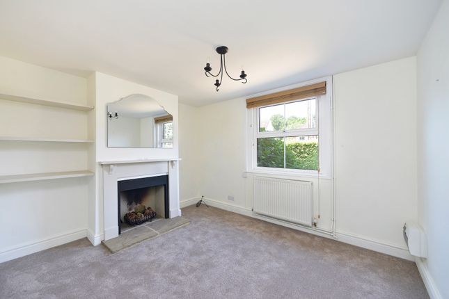 32, Yew Tree Road, Godalming photo 3