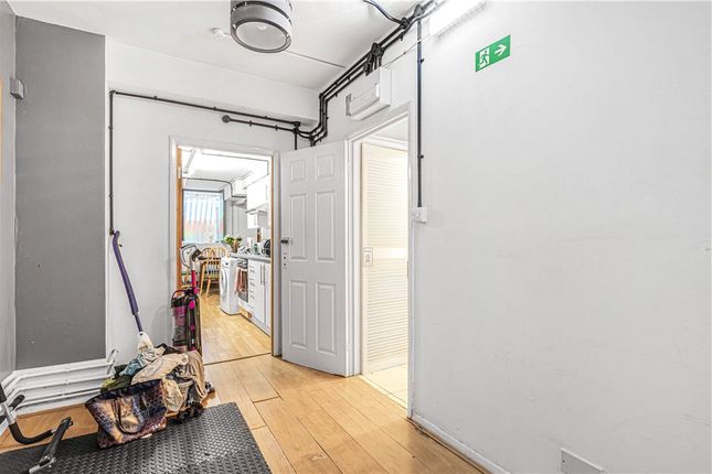 Flat for sale in New Inn Yard, London