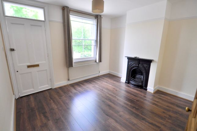 34 Station Road, Wraysbury photo 2