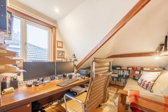 Flat for sale in Second Avenue, London