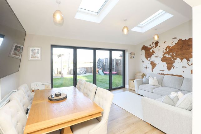 28 Hollys House Road, Rotherham photo 3