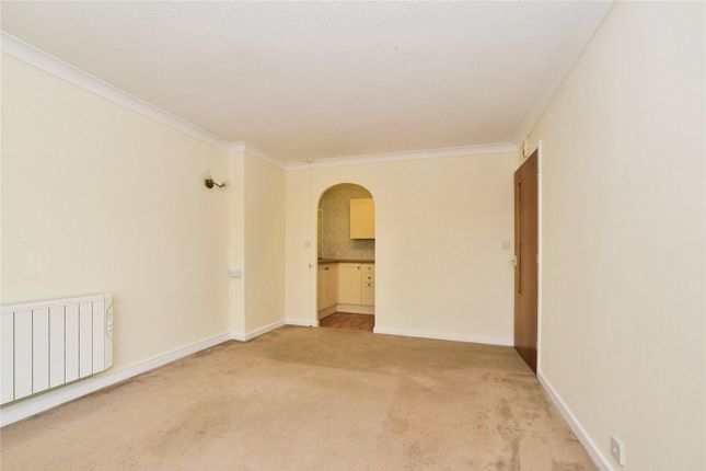 23, Homeberry House, Cirencester photo 3