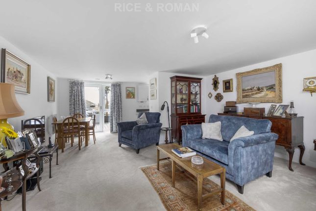 Flat for sale in Holly Place, Cobham