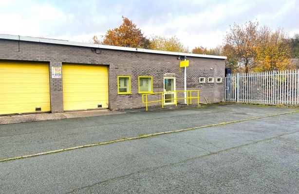 Thumbnail Warehouse to let in Unit 17, Dyffryn Industrial Estate, Newtown, Powys