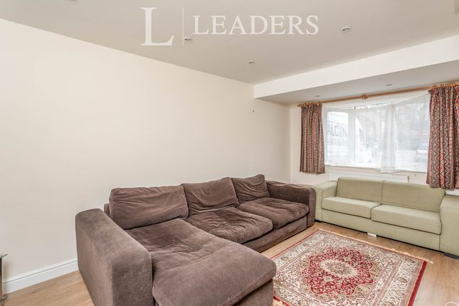 Room 2, 71, Fishers Field, Buckinghamshire photo 3
