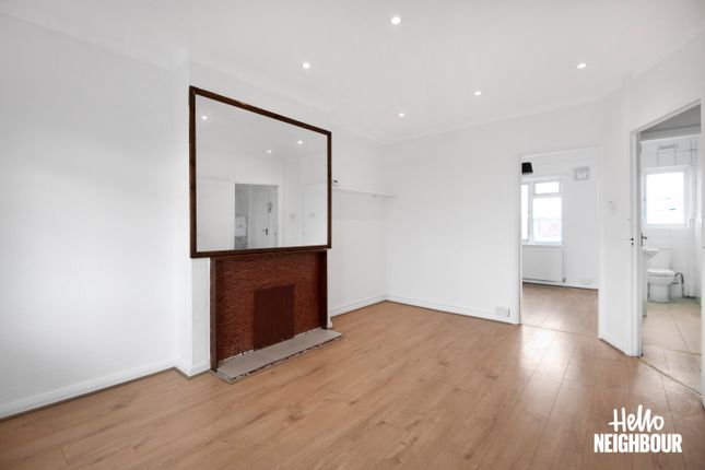 Thumbnail Flat to rent in Southbourne Court, The Hyde, London