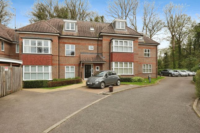 Thumbnail Flat for sale in Burrow Close, Watford