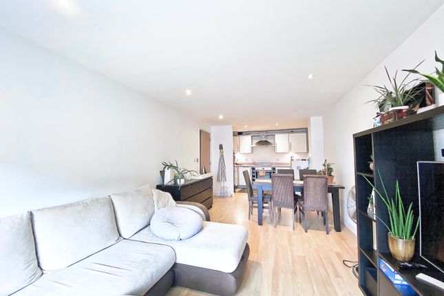 4, Centro, Camberley photo 3