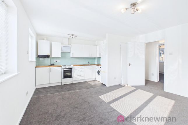 Flat 4 Carl House, Commonside Road, Harlow photo 3