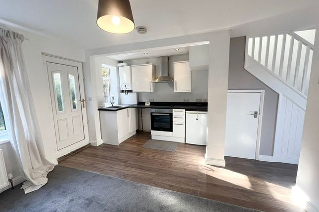 17, Lickless Gardens, Leeds photo 4