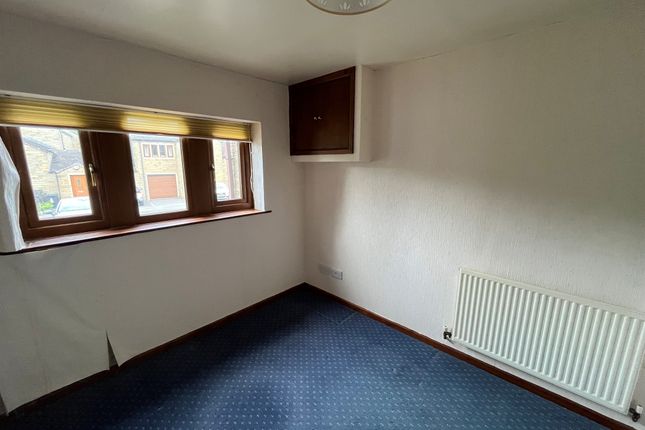 14, Fearnley Court, Holmfirth photo 5