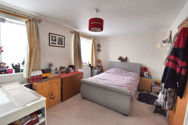 Town house for sale in Adams Drive, Willesborough