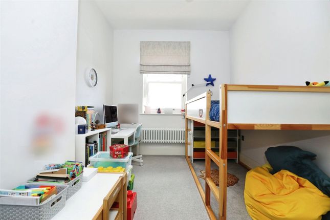 Flat for sale in Gwendolyn Drive, Coventry, West Midlands